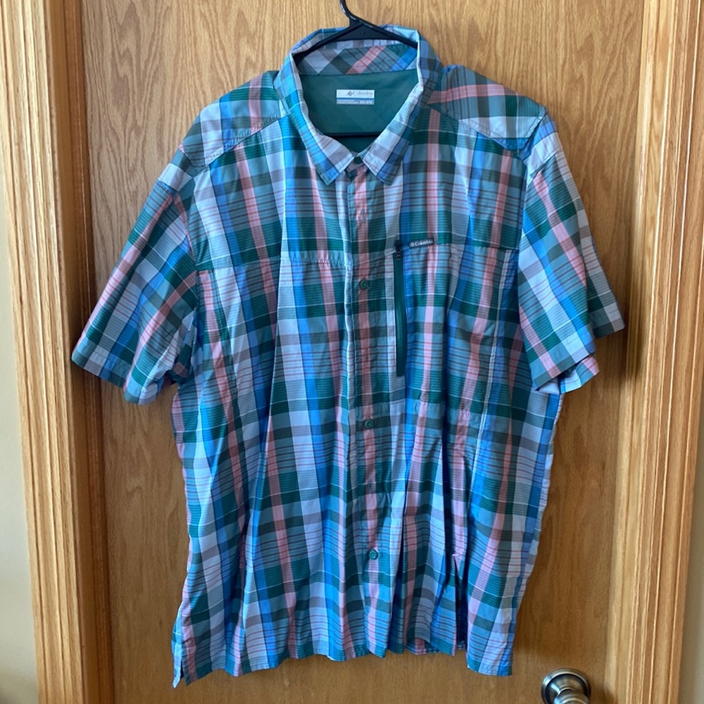 Columbia Omni Shade Vented Short Sleeve Men’s XXL multi-color, great condition